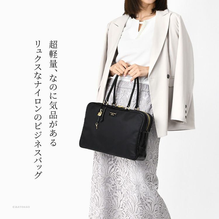 A4対応で大きめ、底鋲付きで自立、ファスナー付きで大容量。きれいめ通勤スタイルを格上げするCHRISTIAN VILLA(クリスチャン ヴィラ)のナイロントートバッグ