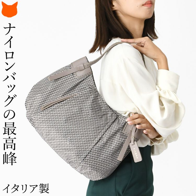 高級感漂う上質ナイロン&本革でつくるイタリア製軽量トートバッグ。普段使いから通勤まで使いやすい薄型肩掛けナイロンバッグ